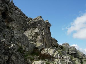 monstrous-creature-ovelooking-mountain-range